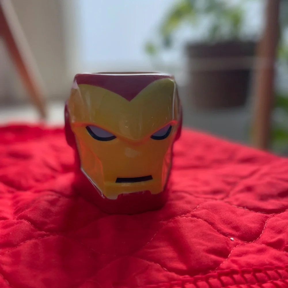 Disney Store IRON MAN 2011 Marvel - Picture 3 of 9